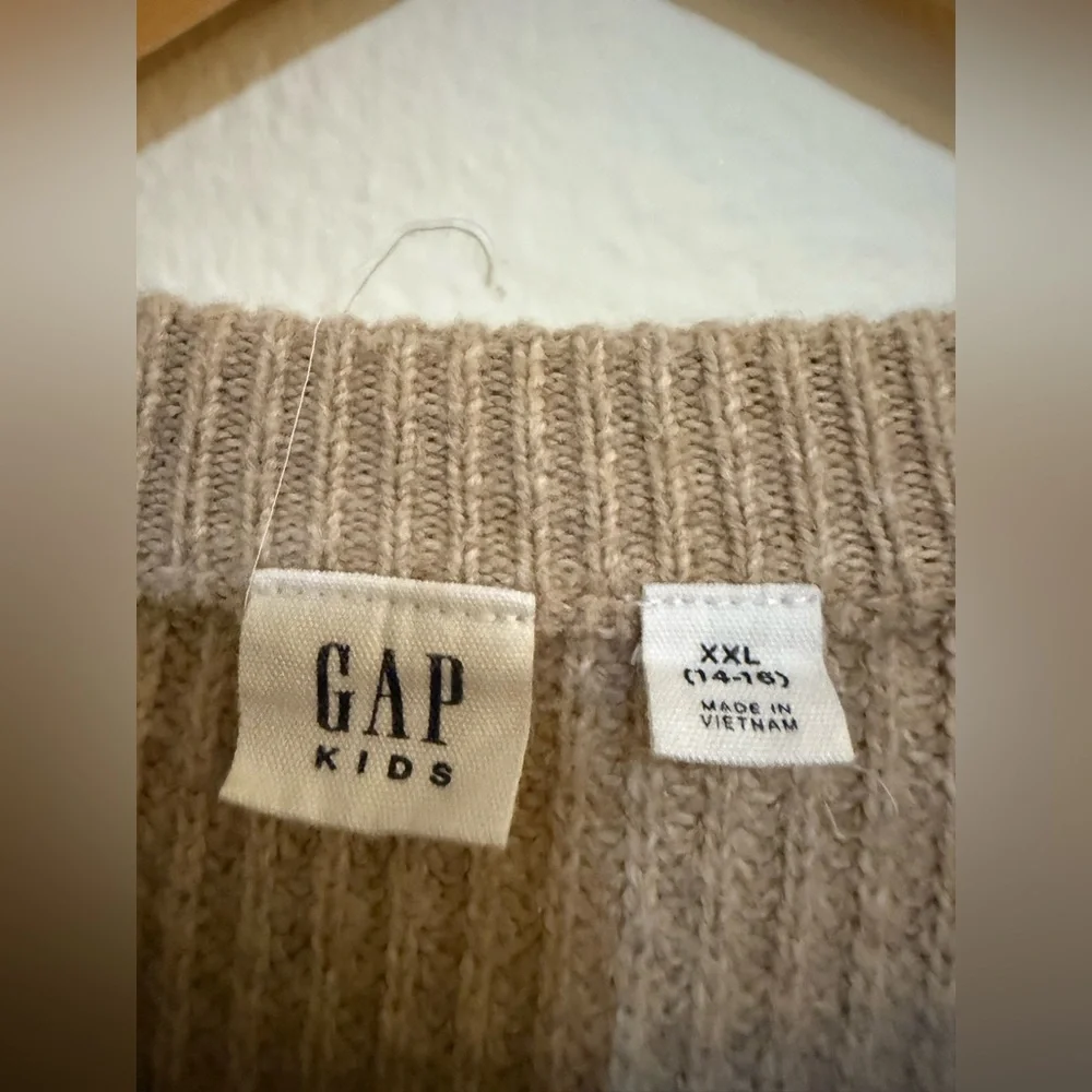 GAP stylish beige